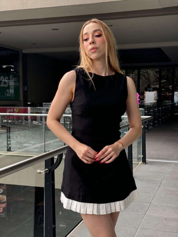 VESTIDO NEGRO / TABLONES BLANCOS - Imagen 2